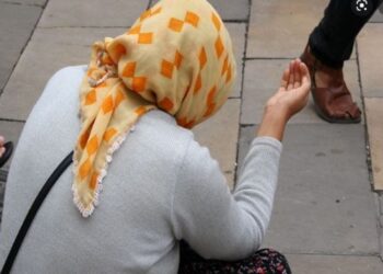 زوار أكادير ينتقدون تفشي ظاهرة التسول: دعوات لإشراك المجتمع المدني في الحل