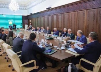 “العودة السياسية للحكومة: رهانات اقتصادية واجتماعية كبرى”