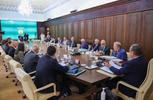 “العودة السياسية للحكومة: رهانات اقتصادية واجتماعية كبرى”