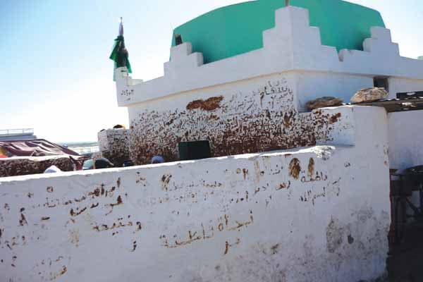 الجديدة: السلطات تبدأ إجراءات إزالة المباني غير المرخصة في محيط ضريح لالة عائشة