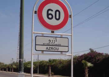 معاناة سكان أزرو بأيت ملول مع النقل العمومي: انتظار طويل وتحديات يومية