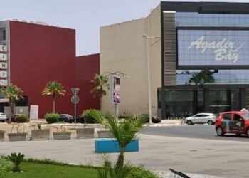 “الرقابة على المقاهي والمطاعم بأكادير: هل ستتدخل السلطات الولائية لوقف المخالفات؟”