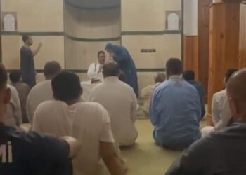 فرنسي يعتنق الإسلام داخل مسجد في أيت ملول وسط حضور المصلين