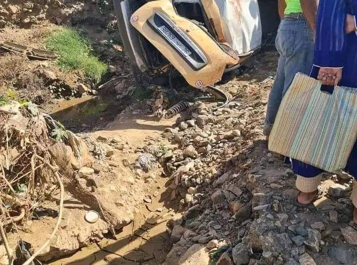 وفاة سائق سيارة اجرة واصابة مرافقيه في حادث مؤسف بشيشاوة
