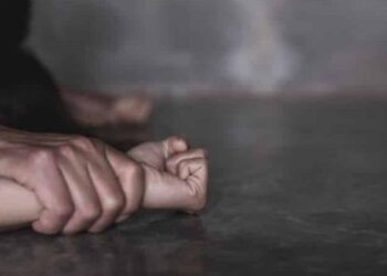 توقيف حلاق بتهمة التغرير بقاصر وهتك العرض