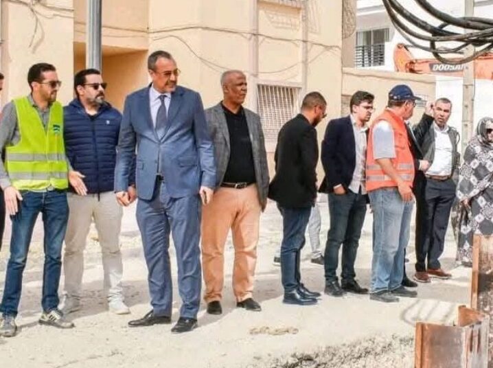 رئيس جهة الداخلة يشرف بشكل شخصي على جملة من المشاريع الكبرى ويتعهد بأن يقود ثورة تنموية بالمدينة