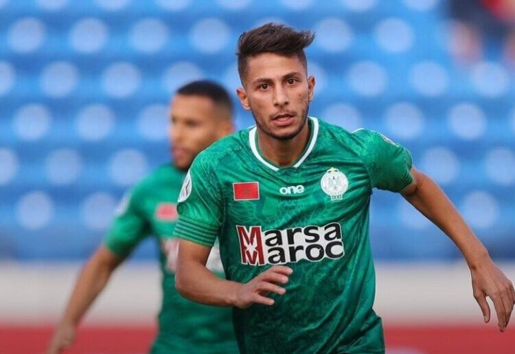 بعد تصرفاته المشينة.. الرجاء يستغني عن لاعبه الجزائري يسري بوزوك