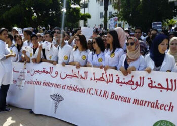 قطاع الصحة.. الأطباء يحتجون ضد تماطل الحكومة