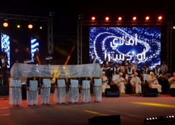 البركاوي يبدع ويقدم عرضا فنيا ضخما بمسرح الهواء الطلق باكادير (صور)