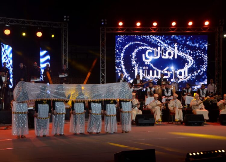 البركاوي يبدع ويقدم عرضا فنيا ضخما بمسرح الهواء الطلق باكادير (صور)