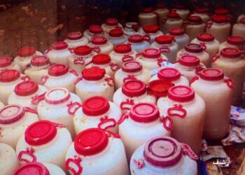 ضبط معدات ترويج مسكر ماء الحياة وحجز شيكات بملايين الدراهم في عملية أمنية بأولاد تايمة