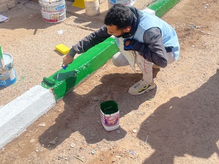 حملة نظافة وتشجير وصباغة الأرصفة بالدراركة