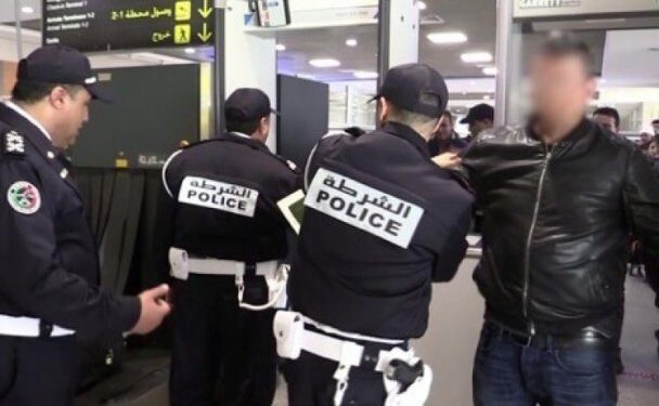 الدار البيضاء: توقيف هولندي متورط في تهريب الأسلحة النارية