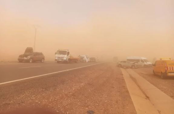 نشرة إنذارية..رياح قوية مع تطاير الغبار مرتقبة غدا الخميس بعدد من أقاليم المملكة