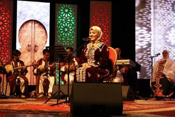 نورة الولتيتي تتألق في سهرة رمضانية للأمداح بمسقط رأسها بالرباط.