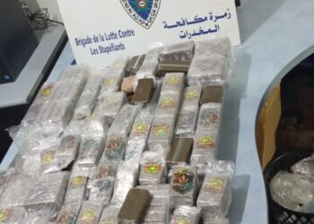 الجمارك تكشف عن 26 كيلوغراما من الحشيش داخل سيارة مواطن في ميناء الناظور