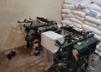 بتنسيق محكم.. الجمارك تداهم مصنعاً سرياً للأكياس البلاستيكية المحظورة بآيت ملول