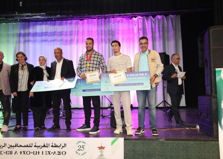 في حفل أقيم على هامش الدورة ال8 لكأس الغولف للصحافيين الرياضيين بأكادير :الصادقي من وكالة المغرب العربي للانباء يفوز بجائزة “الصورة الصحافية – دورة أبربري” في نسختها الأولى