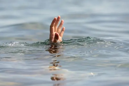 غرق مأساوي لشاب في شاطئ سيدي الطوال بإقليم اشتوكة آيت باها