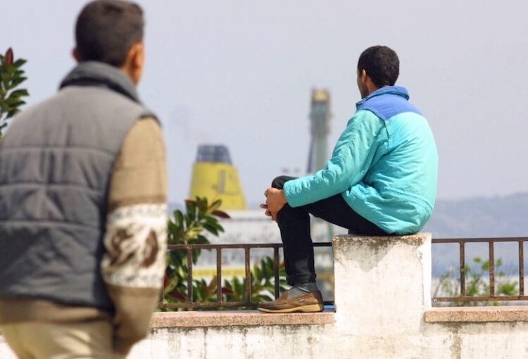 الأمن يطارد الخارجين عن القانون.. والمجتمع ينتجهم من جديد
