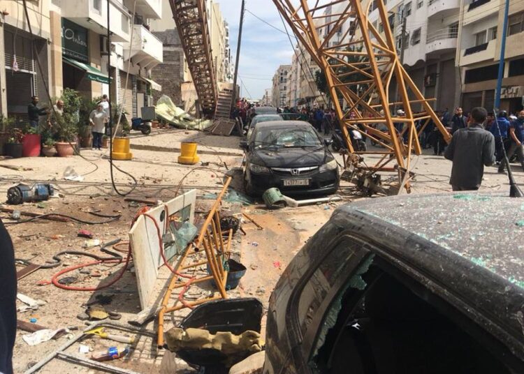 سقوط رافعة يخلف مقتل شخصين بورش في الجرف الأصفر