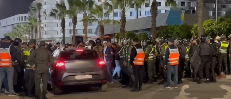 الدار البيضاء: 17 موقوفًا بينهم قاصرون على خلفية أحداث شغب رياضية.