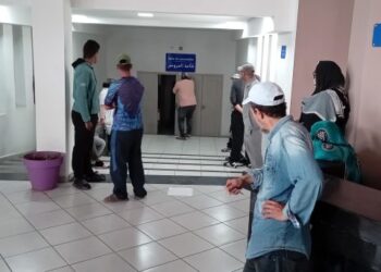 احتجاج مهنيي سوق السمك ضد الشركة المسيرة للسوق الجديد “باب المرسى” بأنزا شمال مدينة اكادير(فيديو)