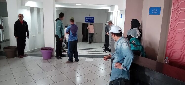 احتجاج مهنيي سوق السمك ضد الشركة المسيرة للسوق الجديد “باب المرسى” بأنزا شمال مدينة اكادير(فيديو)