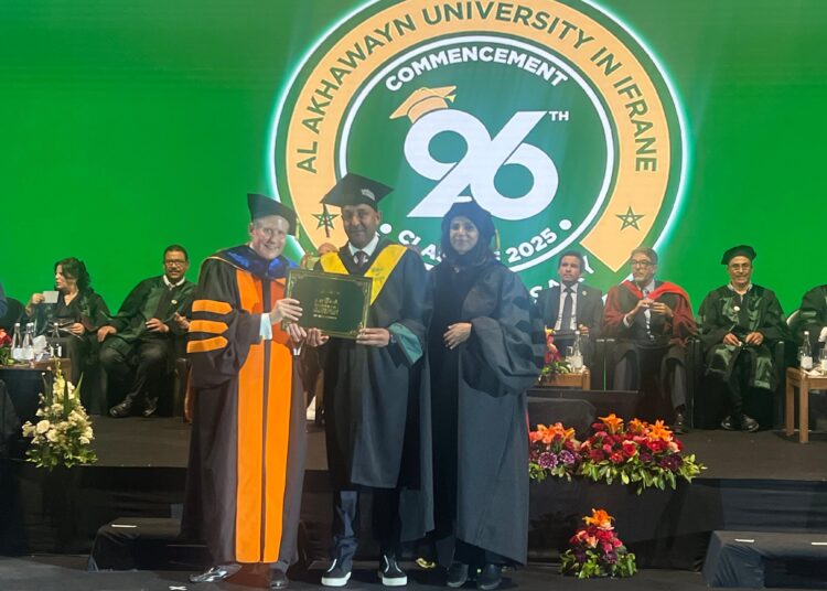 رشيد بوخنفر يحصل على شهادة الماستر من جامعة الأخوين