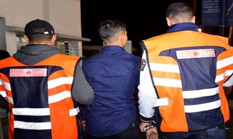 الأمن يواصل تطهير إنزكان من مروجي السموم.. عملية جديدة تطيح بثلاثيني