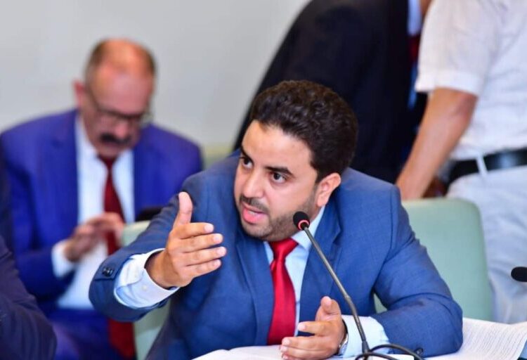 الشناق يدافع عن قرار وزير النقل ويهاجم الأحرار : “السياسة ليست استثماراً في قرارات الآخرين !! ”