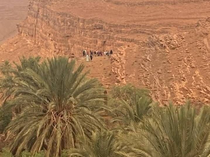 إجلاء تلاميذ من سيارة للنقل المدرسي بعدما حاصرتها السيول بأفلايغير