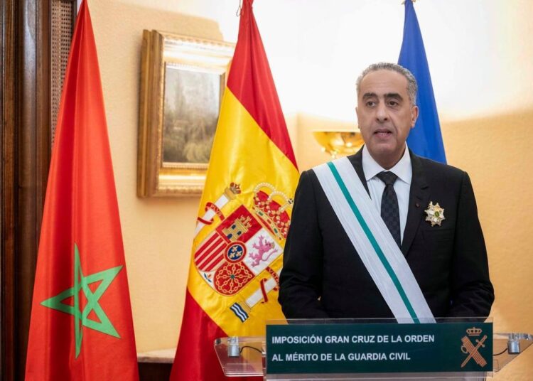 المدير العام للأمن الوطني ولمراقبة التراب الوطني يتقلَّد وسام الصليب الأكبر للاستحقاق للحرس المدني الإسباني