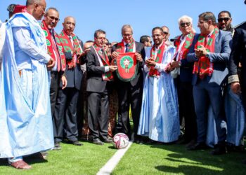 والي الجهة ورئيس جماعة الداخلة يشرفان على تسليم الملعب المعشوشب الجديد (صور)