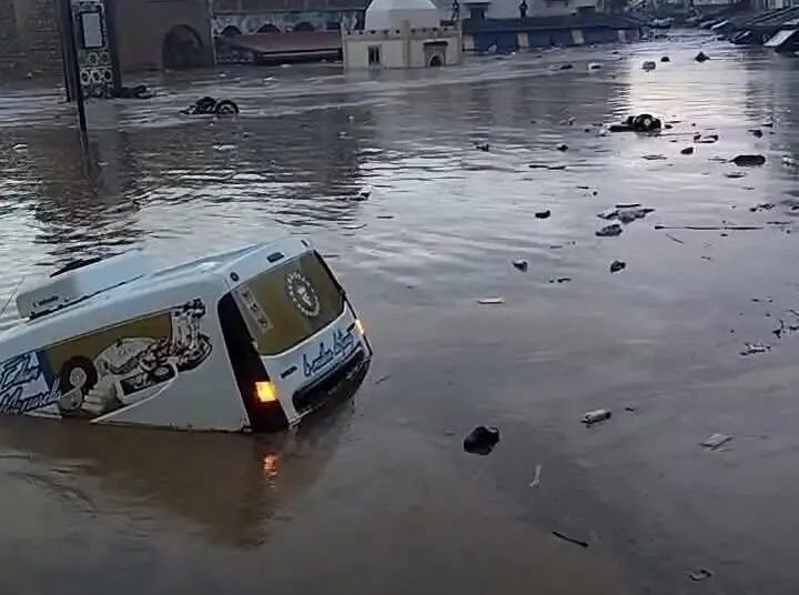 فيضانات تجتاح أحياء سكنية باسفي