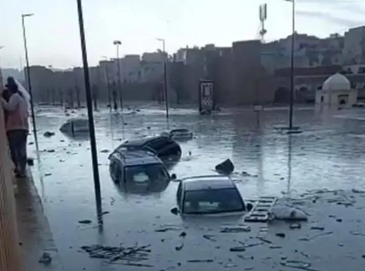 فيضانات تجتاح أحياء سكنية باسفي