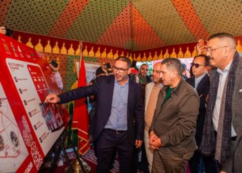 والي جهة سوس ماسة يدشن حافلتين سياحيتين بأكادير لتعزيز العرض السياحي تزامناً مع “كان 2025”