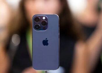 خلل في آيفون يتسبب في تأخر المستخدمين عن أعمالهم