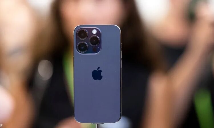 خلل في آيفون يتسبب في تأخر المستخدمين عن أعمالهم