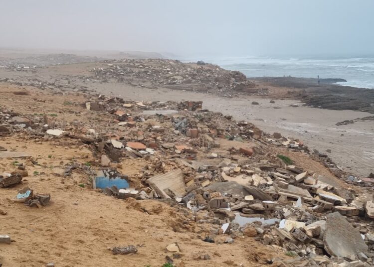 شواطئ اشتوكة آيت باها… هدم بلا تأهيل يحول الشريط الساحلي إلى فضاء مهجور