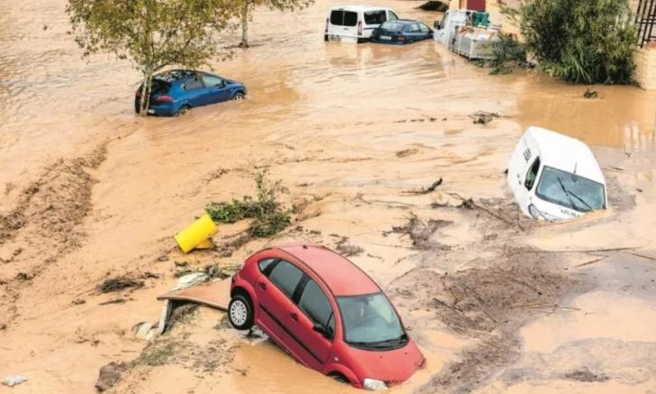 الملك يعلن كلا من العرائش والقنيطرة وسيدي قاسم وسيدي سليمان مناطق منكوبة
