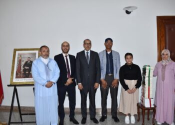 عامل إقليم اشتوكة آيت باها يستقبل التلميذة “آية المانوس” احتفاءً بتميزها الوطني في فن الخطابة