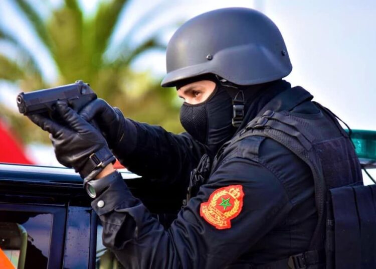 مواجهة حاسمة بأيت ملول.. شرطي يحبط تهديداً بسلاح أبيض ويوقف المشتبه فيه