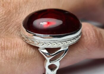 أكادير: كوكبة الدراجين للدرك الملكي تفكك شبكة للنصب بـ”الزئبق الأحمر” وتحجز مبالغ مهمة